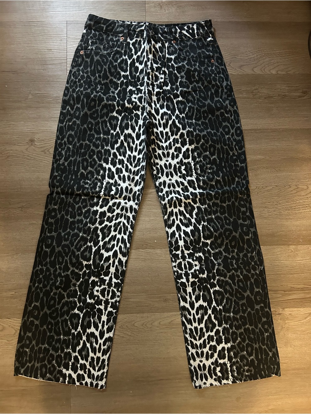 NWOT Zara Grey Leopard Print Wide Leg Denim Jeans - Size 10 / EUR 42 #0404